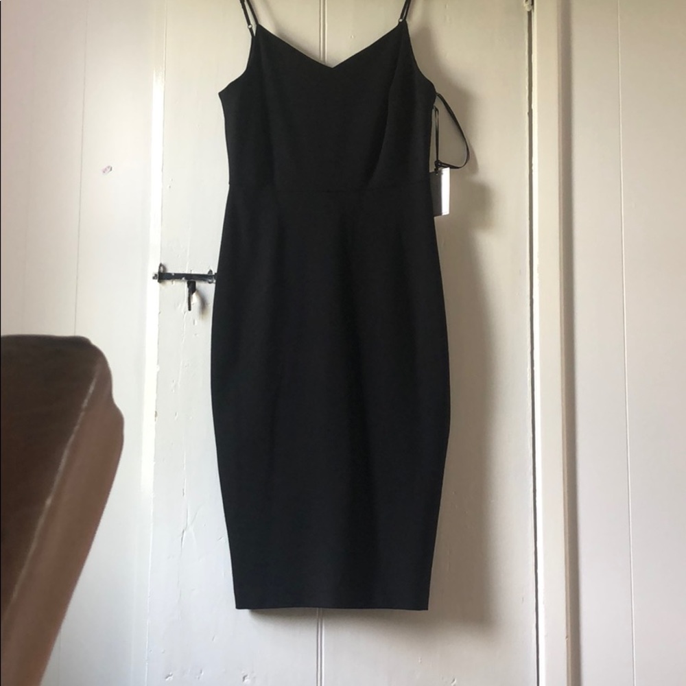 Fitted Little black dress with sweetheart neckline